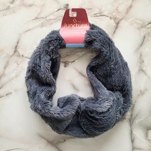 JUNCTURE Faux Fur Grey Muffler‎ Circle Infinity Scarf NWT